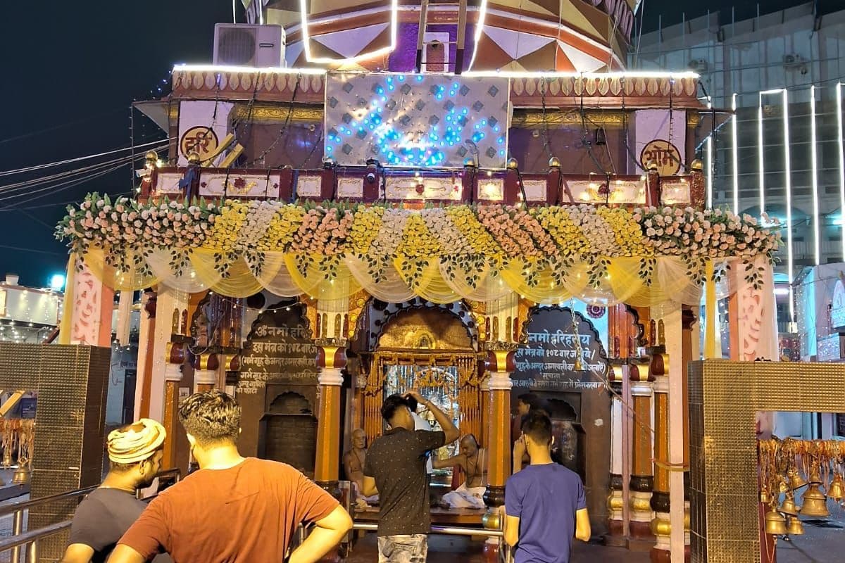 सोनपुर के बाबा हरिहरनाथ मंदिर में पूजा-अर्चना की लगी भक्तों की भीड़, दिनभर रहेगा दर्शन