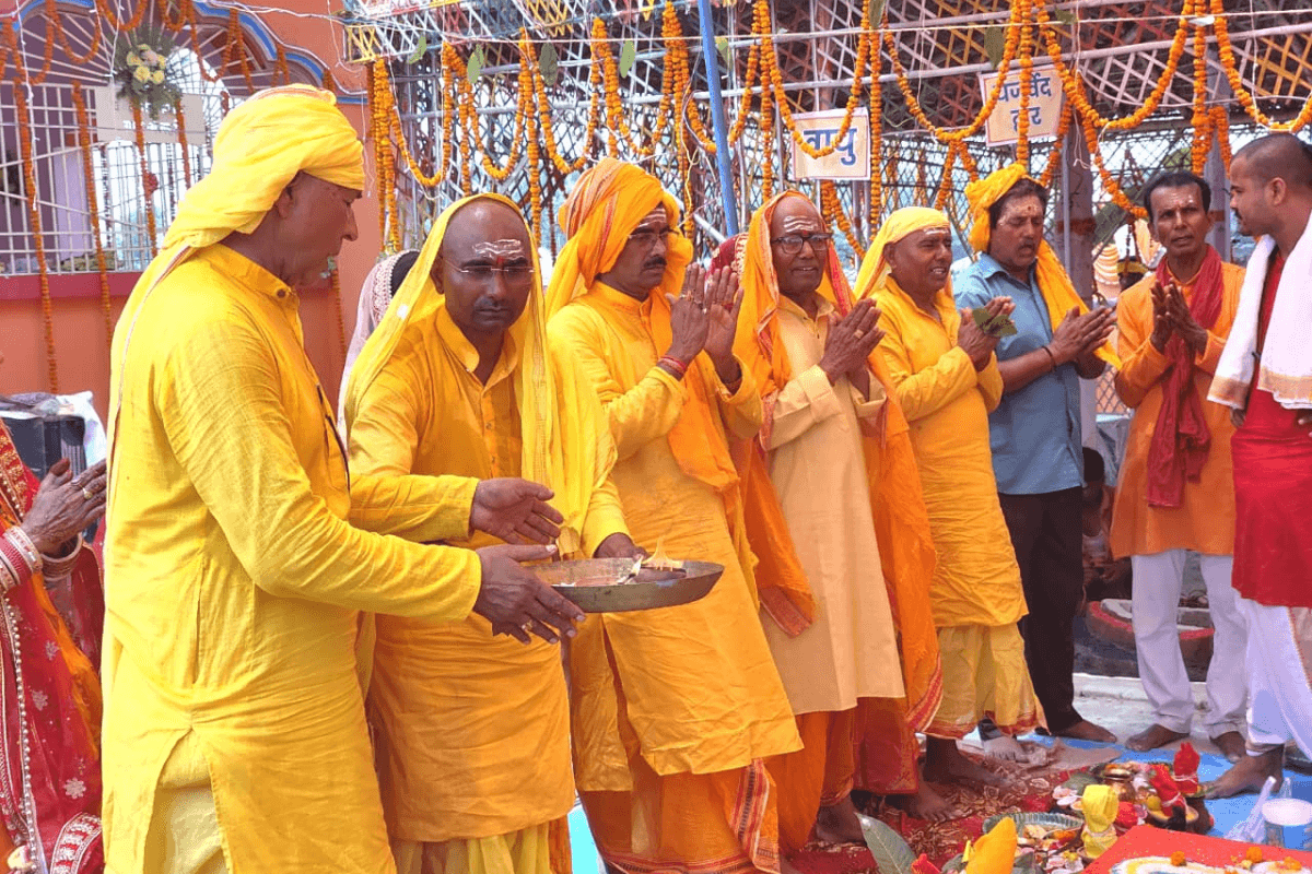 सारण के तरैया में श्रीरुद्र महायज्ञ का भव्य आयोजन, यज्ञमंडप में मुख्य यजमानों का प्रवेश