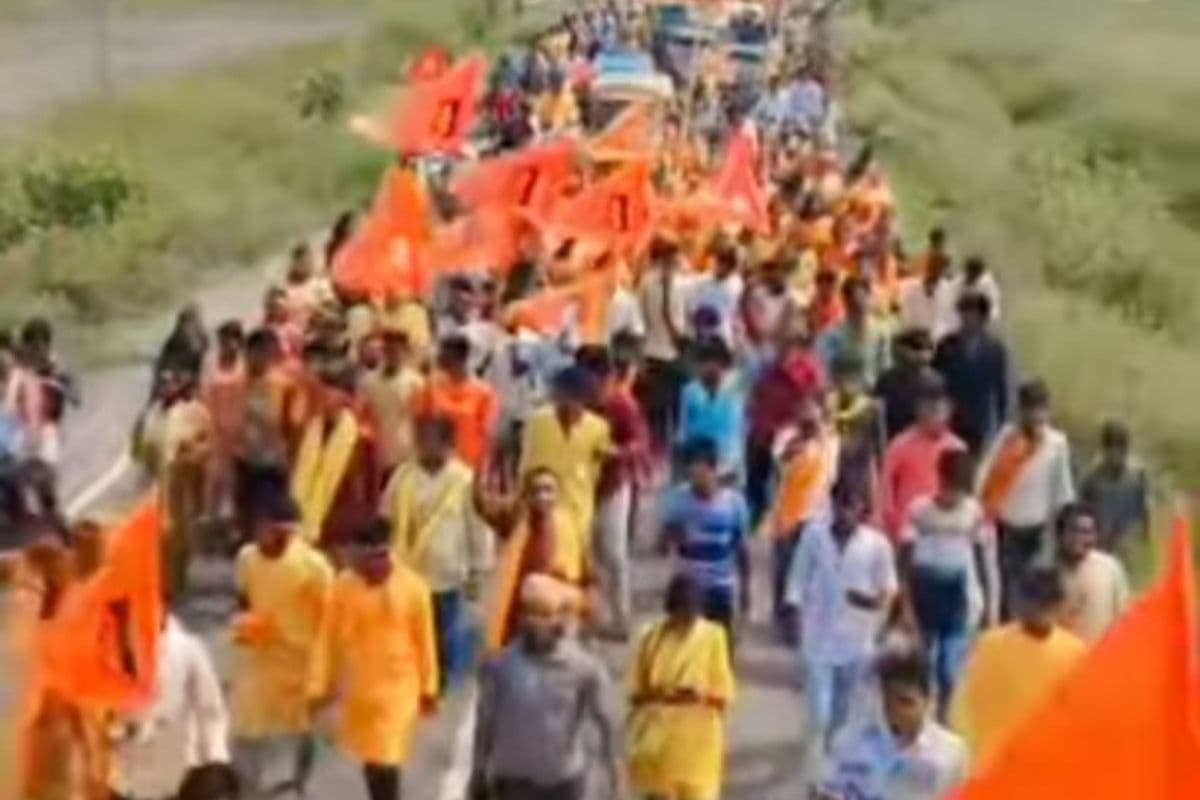 नौ दिवसीय विराट शतचंडी महायज्ञ कलश यात्रा में उमड़ा आस्था का जनसैलाब