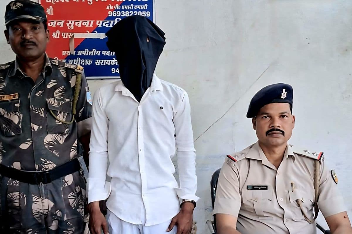 सरायकेला-खरसावां: 18 महीने से फरार चाकूबाजी कांड का आरोपी गिरफ्तार