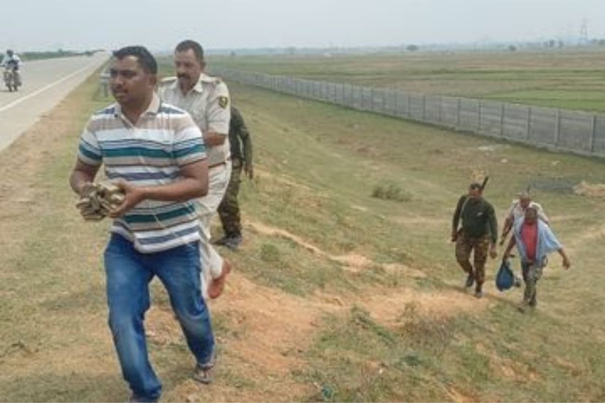मुंगेर की सड़क पर बिखारी शराब , पुलिस के पहुंचने से पहले जो हुआ , उसने सबको किया हैरान