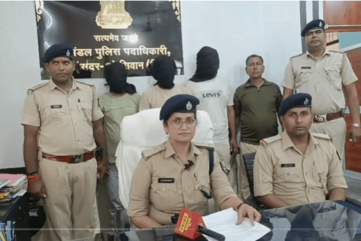 सीवान पुलिस की बड़ी कार्रवाई: लोडेड पिस्टल, कारतूस व बाइक के साथ 4 गिरफ्तार