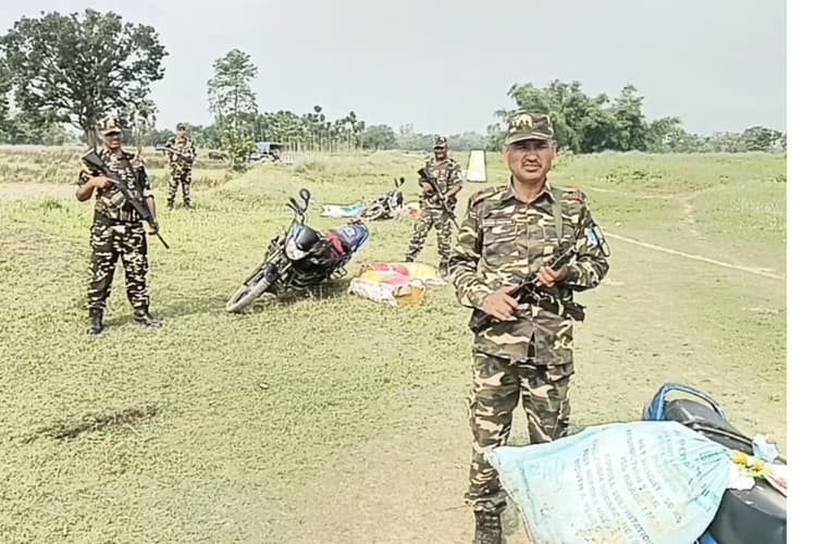 सीतामढ़ी: एसएसबी की कार्रवाई में तीन बाइक समेत 345 लीटर शराब बरामद
