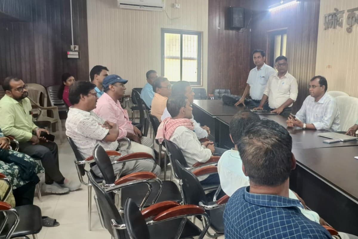 Muzaffarpur News: कांटी में जनगणना कार्य की समीक्षा, अच्छा प्रदर्शन करने वाले शिक्षकों और कर्मियों को मिलेगा प्रशस्ति पत्र