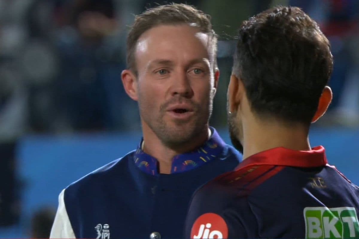 RCB की फाइनल में एंट्री, कोहली और डिविलियर्स का दिखा ब्रोमांस अंदाज