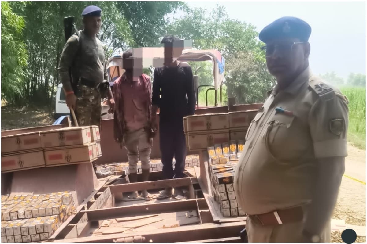 बगहा: ट्रैक्टर-ट्रॉली में छिपाकर लाई जा रही 302 लीटर अंग्रेजी शराब बरामद