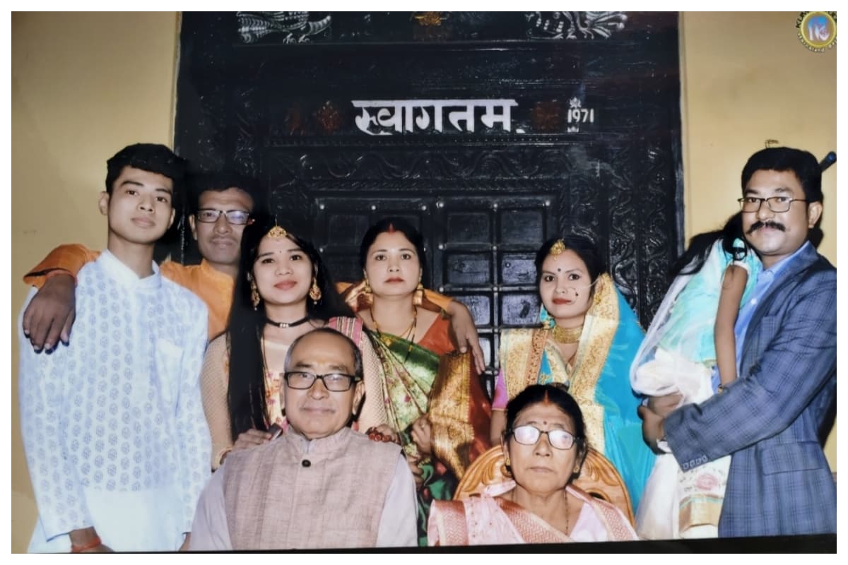 Bagaha: दीप नारायण प्रसाद के निधन को थारू समाज ने बताया एक युग का अंत