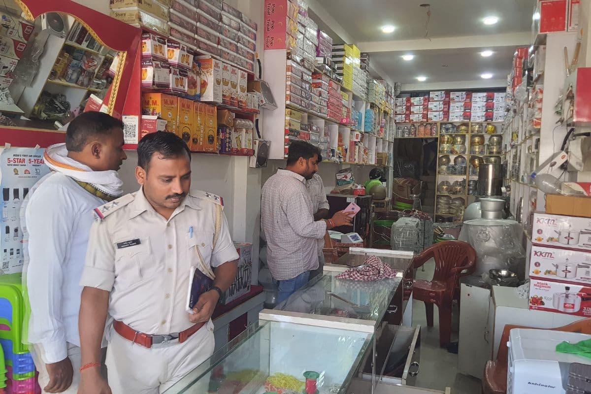 गढ़वा: विशुनपुरा में बेखौफ चोर, ज्वेलरी दुकान से डेढ़ लाख की संपत्ति की चोरी 