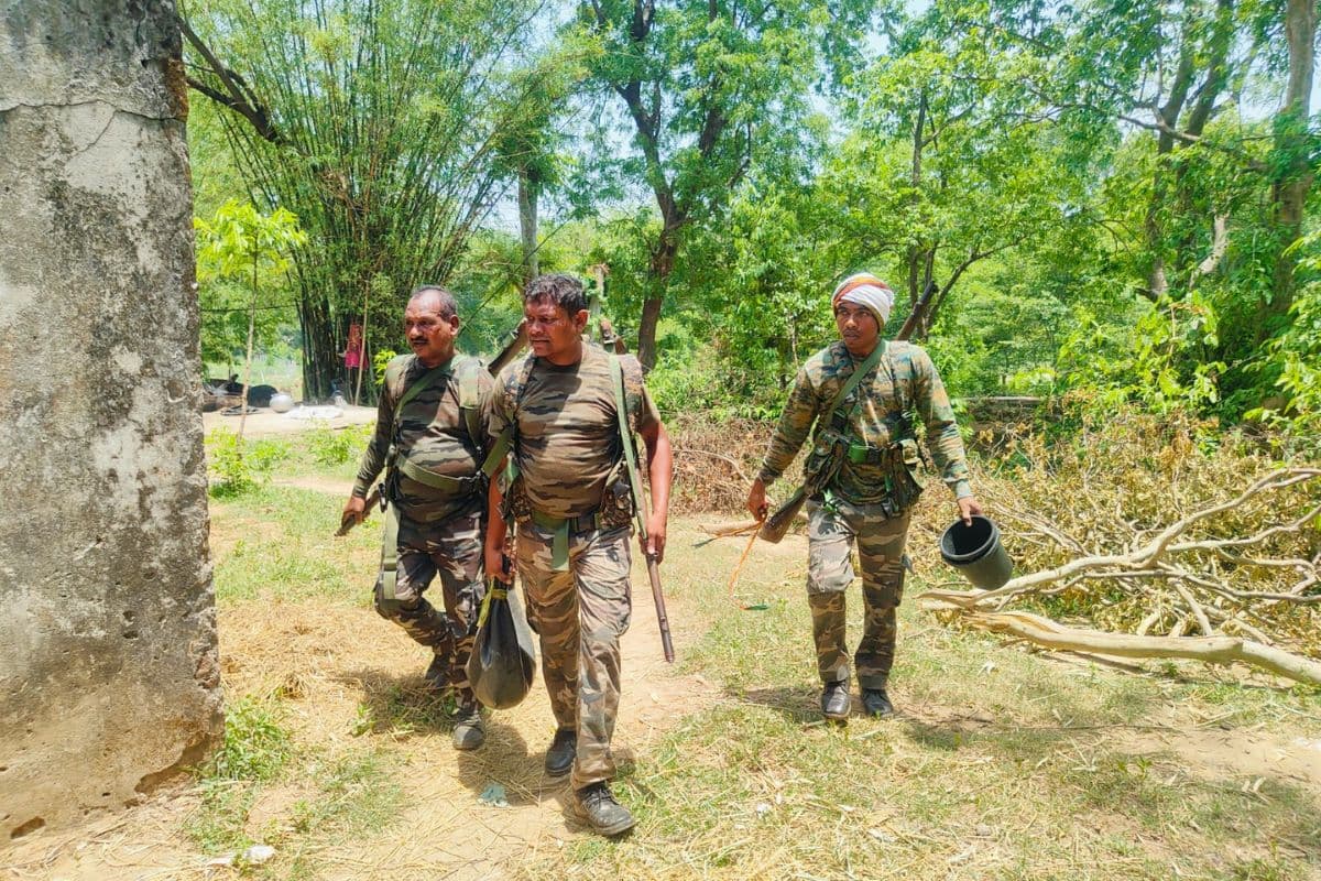 पश्चिमी सिंहभूम जिला उत्पाद विभाग द्वारा अवैध शराब के खिलाफ चलाया गया अभियान