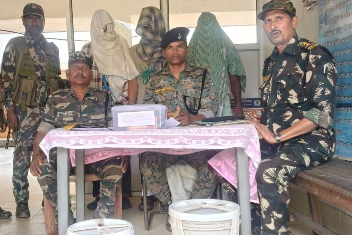 पश्चिमी सिंहभूम में अफीम तस्करों पर पुलिस का एक्शन, तीन गिरफ्तार 