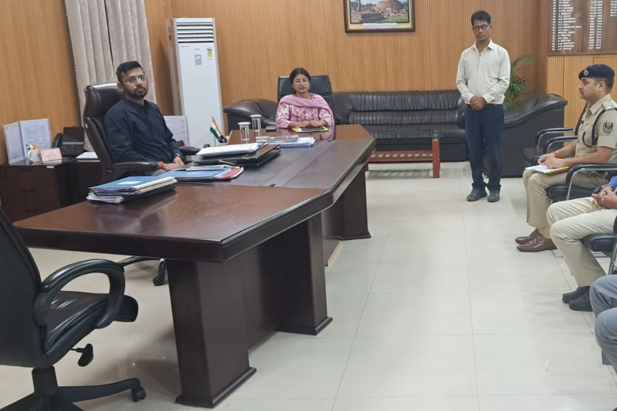 सैनिकों और पूर्व सैनिकों के लंबित मामलों का जल्द करें निपटारा, डीएम कुमार गौरव के सख्त निर्देश