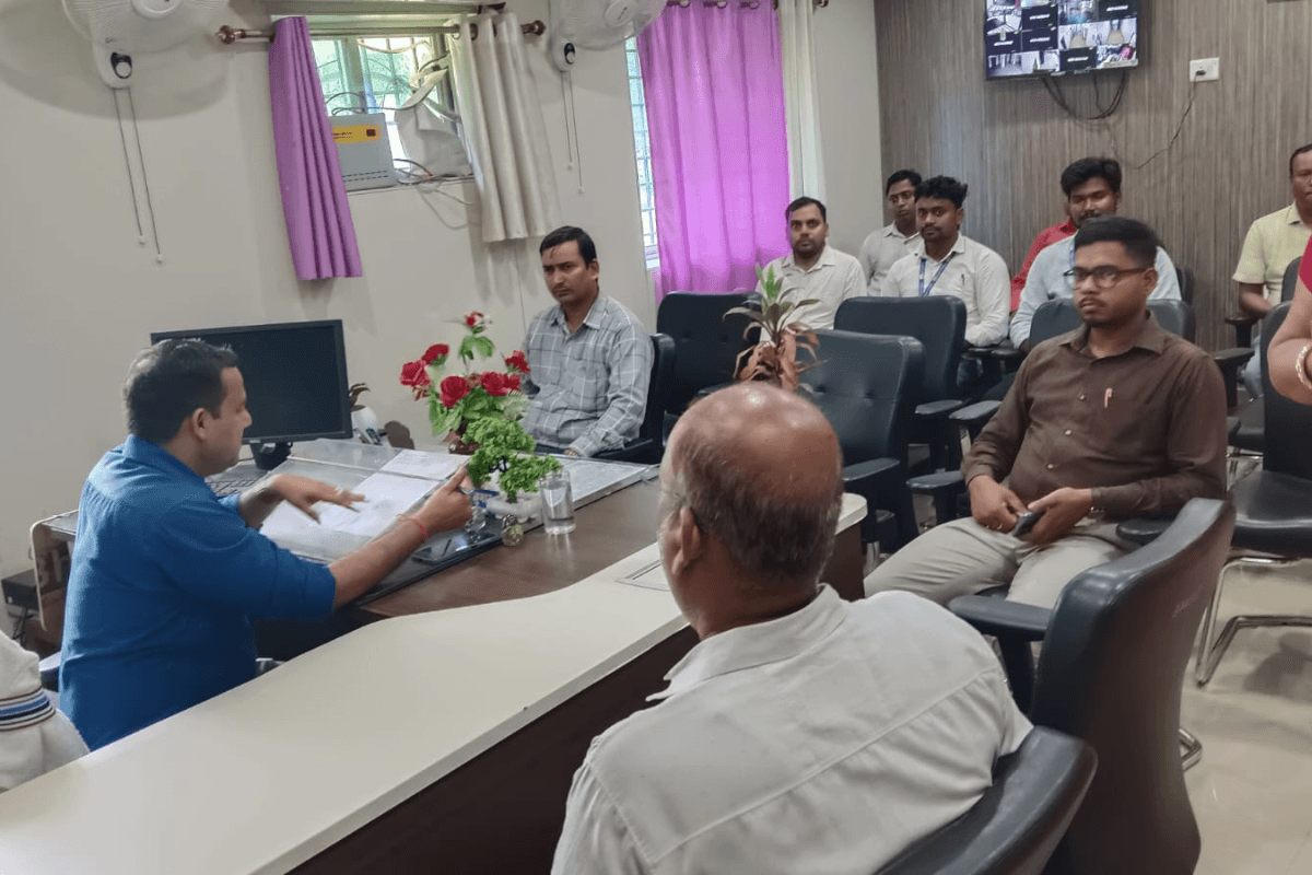 नवादा में बैंकर्स कमिटी की बैठक, BDO ने स्वरोजगार योजनाओं और KCC के लंबित आवेदनों को जल्द निपटाने का दिया निर्देश