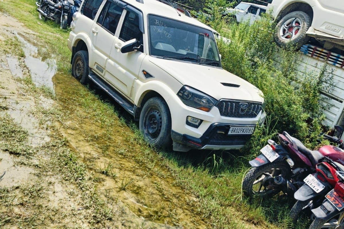 बक्सर से चोरी हुई स्कॉर्पियो सिवान में बरामद, शराब तस्करी में हो रहा था इस्तेमाल, छापेमारी में तस्कर गिरफ्तार