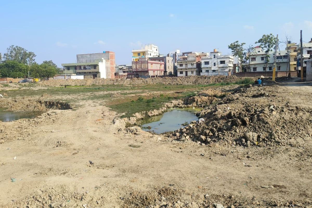 बक्सर में विकास के नाम पर खेल! सरकारी योजना का काम फाइलों में पूरा, ज़मीनी हकीकत जान उड़े होश
