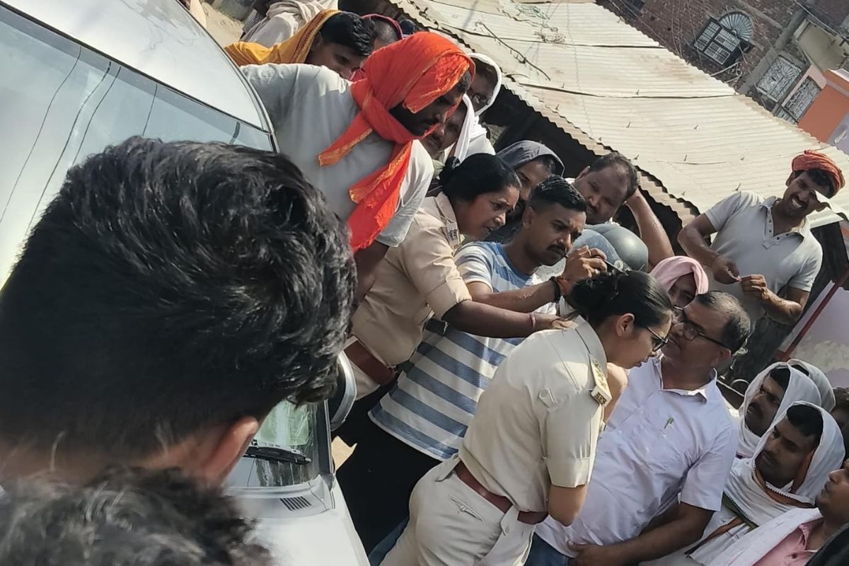 बक्सर में तेज रफ्तार कार का कहर, चौसा बारा मोड़ पर बुजुर्ग को मारी टक्कर, हालत गंभीर