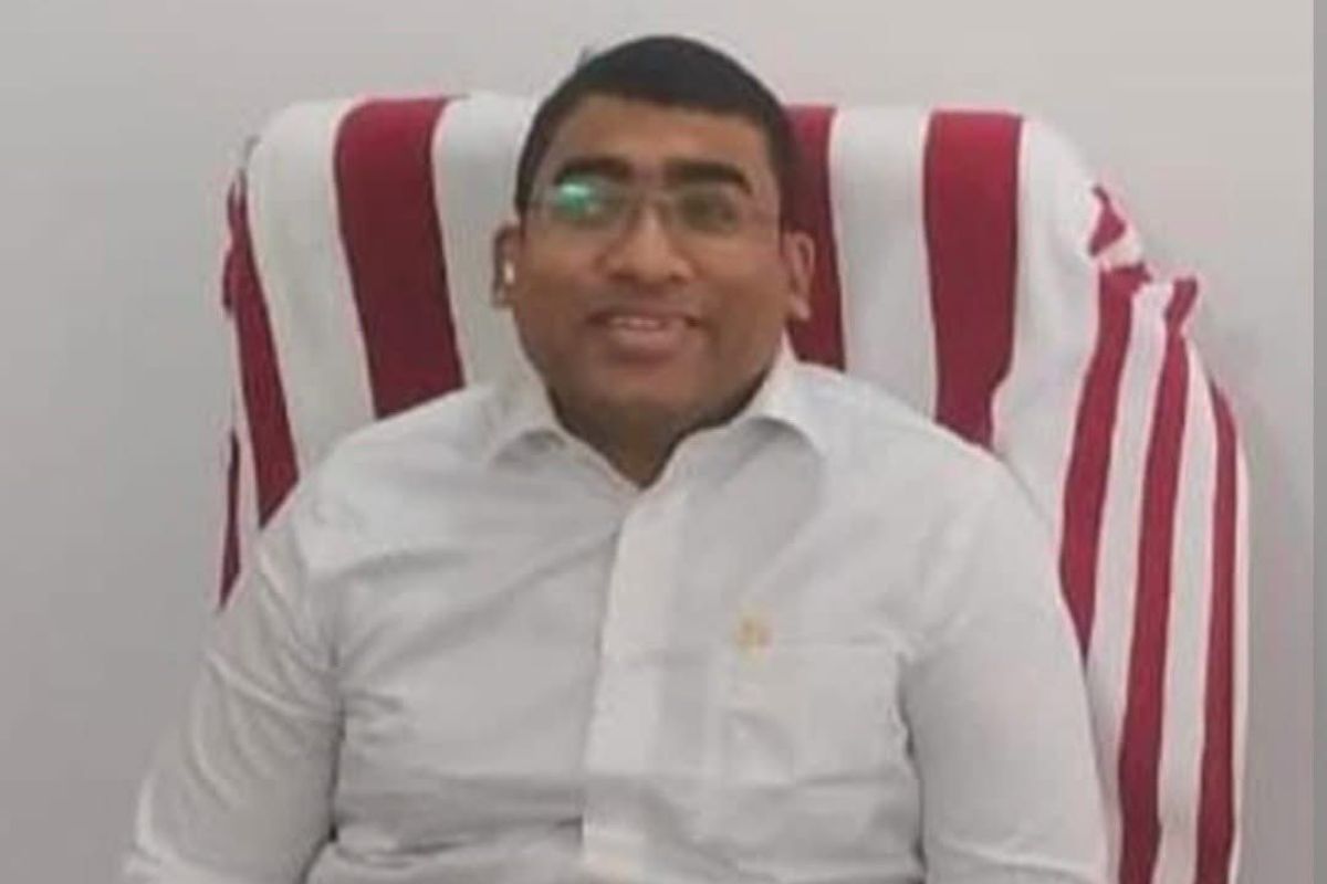 सीएम सम्राट के हेलीकॉप्टर लैंडिंग में उड़ी धूल, सुरक्षा में चूक, अब बक्सर के बड़े अधिकारी सस्पेंड