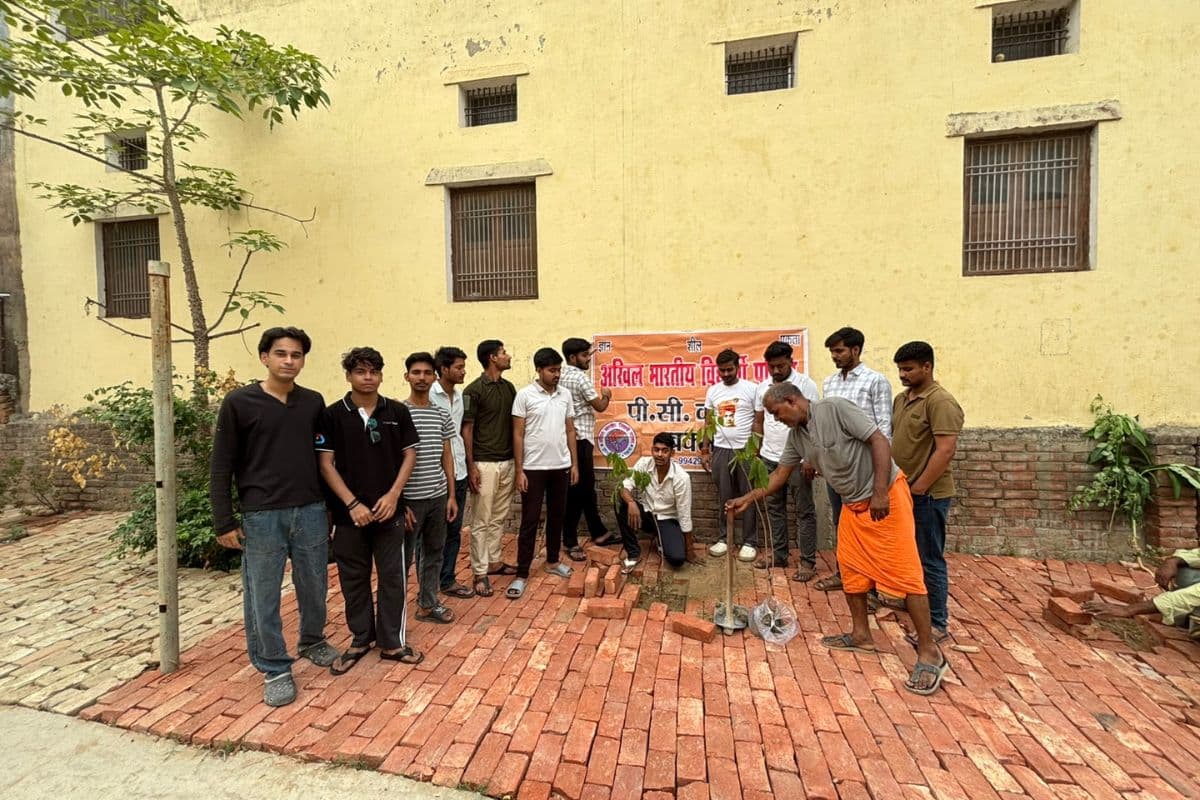 बक्सर में पर्यावरण दिवस पर ABVP का अभियान, युवाओं ने लिया पर्यावरण बचाने का संकल्प