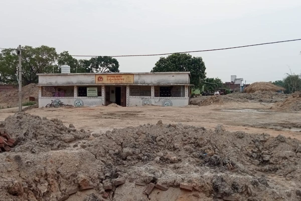 कैमूर में उप स्वास्थ्य केंद्र संकट, अनियमित मिट्टी भराई सेवाएं प्रभावित, ग्रामीणों में आक्रोश