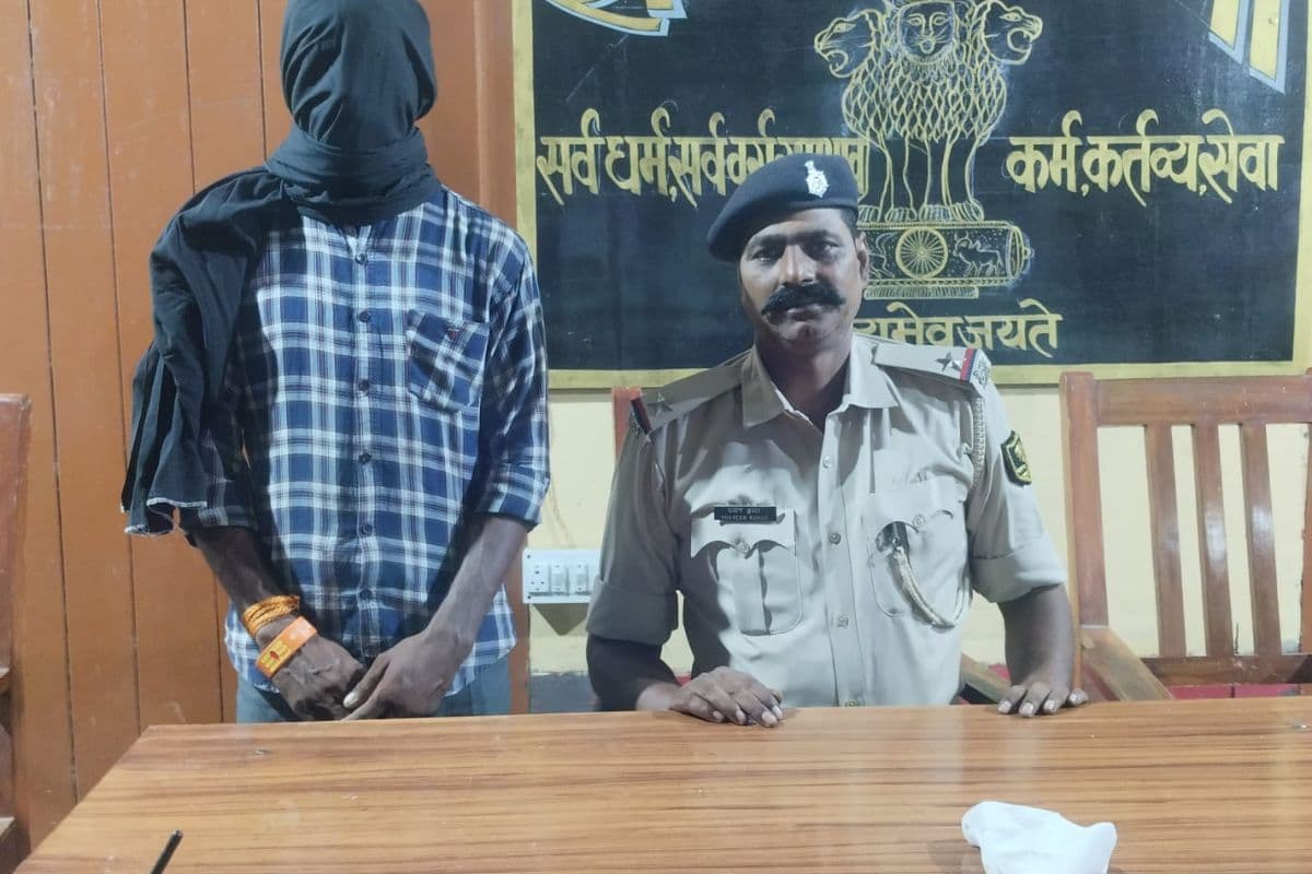 बक्सर के ददुरा में अवैध कट्टे के साथ युवक गिरफ्तार, राजपुर पुलिस की छापेमारी में पकड़ा गया आरोपी, गिरफ़्तारी के बाद भेजा कोर्ट