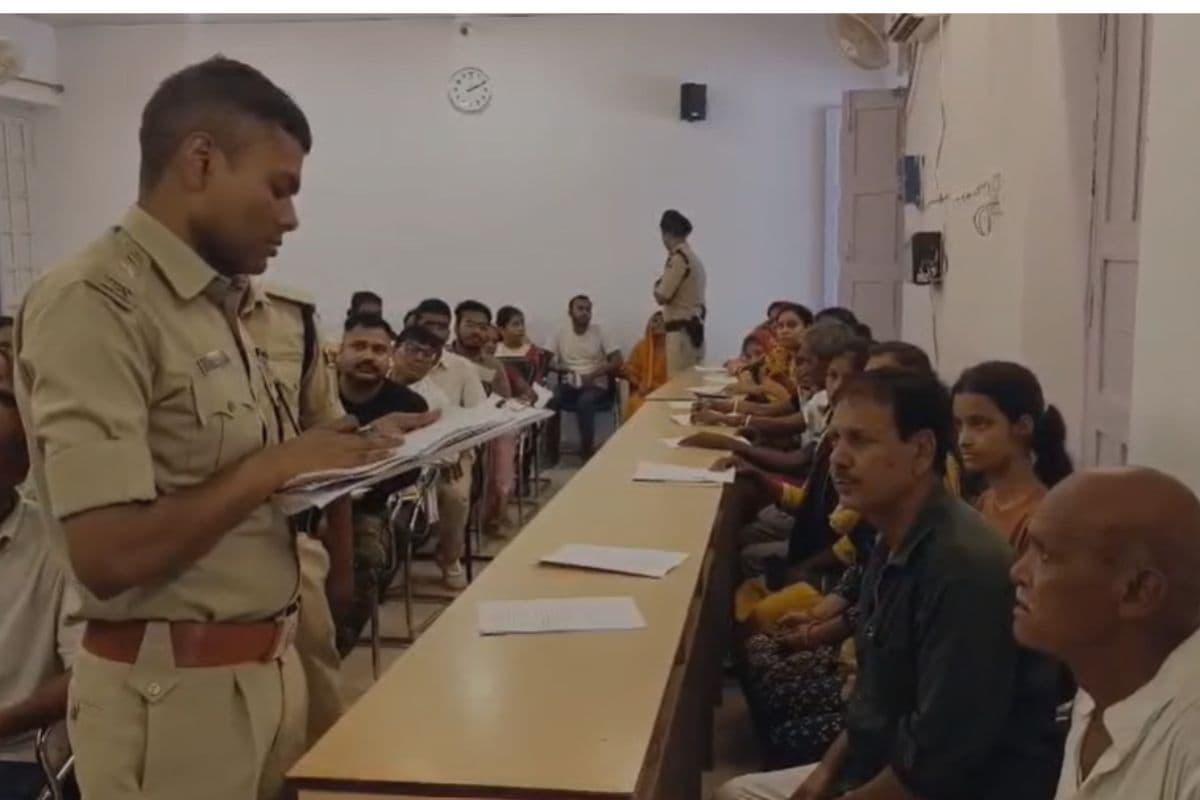 आरा में जनता दरबार में एसपी ने सुनीं लोगों की समस्याएं, त्वरित निपटान का दिया निर्देश