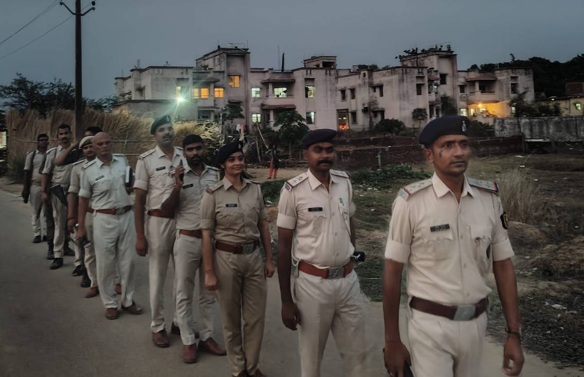 अरवल में मुहर्रम को लेकर पुलिस का फ्लैग मार्च, कलेर, मेहंदिया और परासी में शांति-सौहार्द की अपील