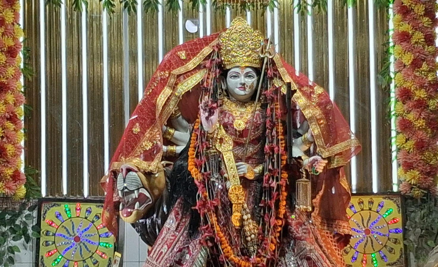 प्रसाद बिगहा दुर्गा मंदिर में सुबह-शाम महाआरती में शामिल होते हैं श्रद्धालु