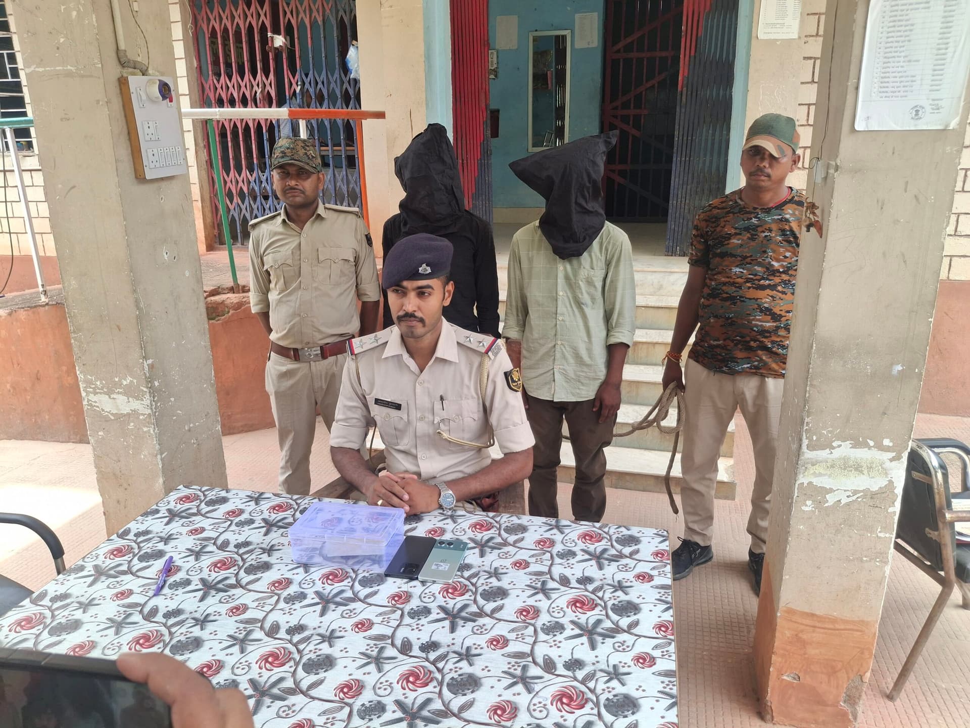 Katihar news : पूर्व कैबिनेट मंत्री का पुत्र स्मैक के साथ गिरफ्तार