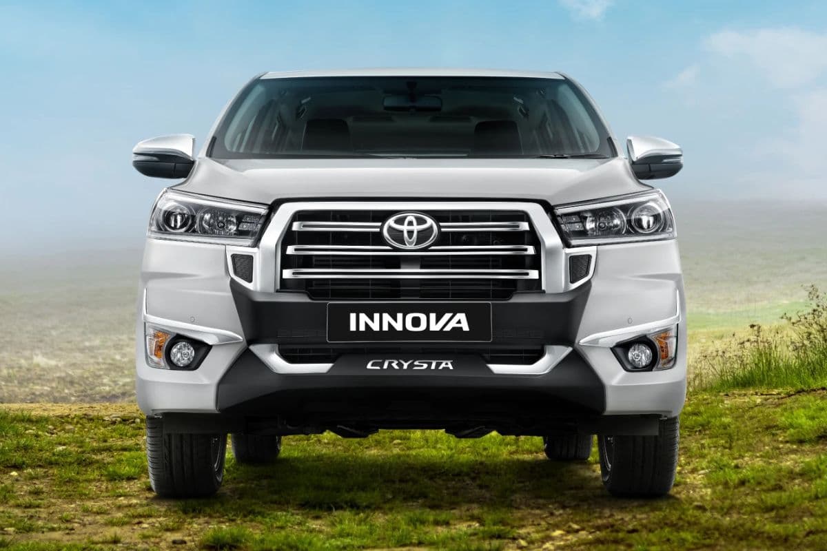 बोल्ड डिजाइन, 7 एयरबैग्स और TPMS भी...लॉन्च हुई नई Toyota Innova Crysta, जानें कीमत