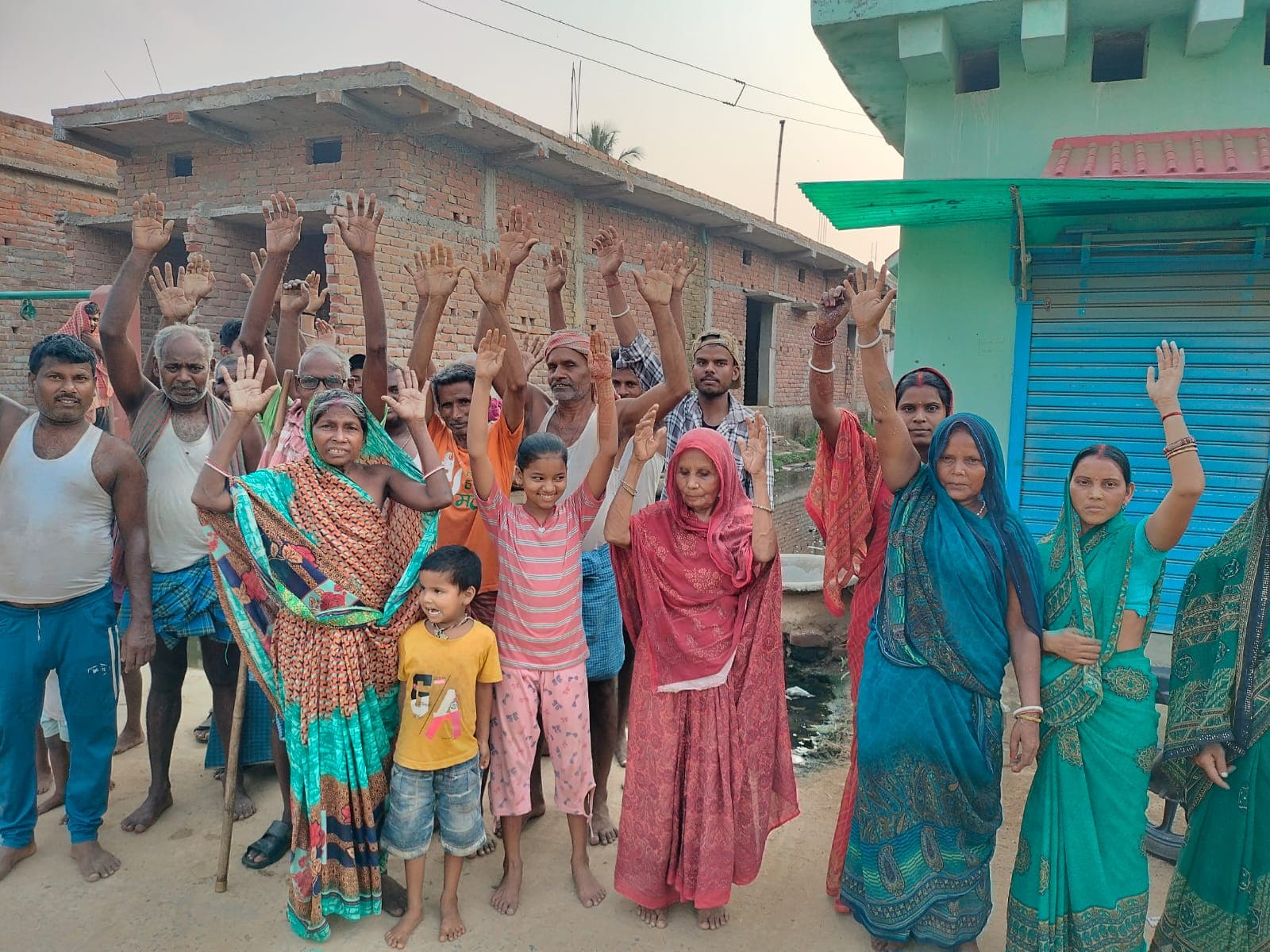 Banka News : पुरनचक गांव में जलजमाव से फूटा ग्रामीणों का गुस्सा, प्रदर्शन कर समाधान की उठाई मांग
