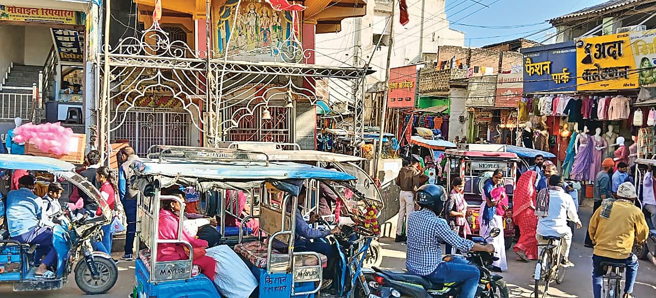 Kaimur News : लहसुन-मिर्च में तीखापन बरकरार, चांदी 2.57 लाख प्रति किलो, जानें दाल-अनाज के दाम