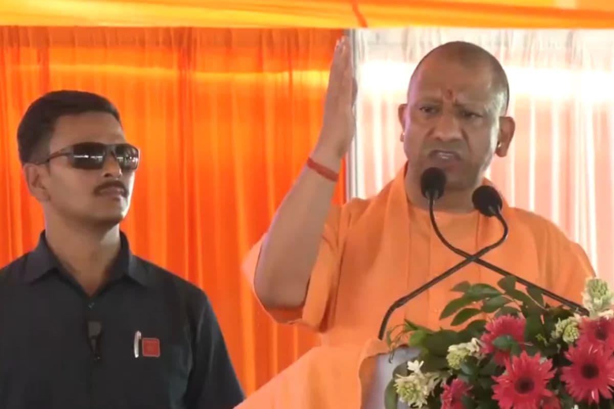 सीएम योगी ने सपा पर बोला हमला, कहा भाई-भतीजावाद और जातिवाद के चलते रुका विकास