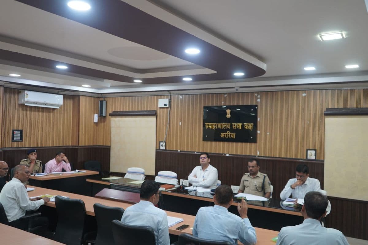 अररिया में एससी-एसटी अत्याचार मामलों में नहीं चलेगी देरी, डीएम ने अधिकारियों को दिया सख्त निर्देश