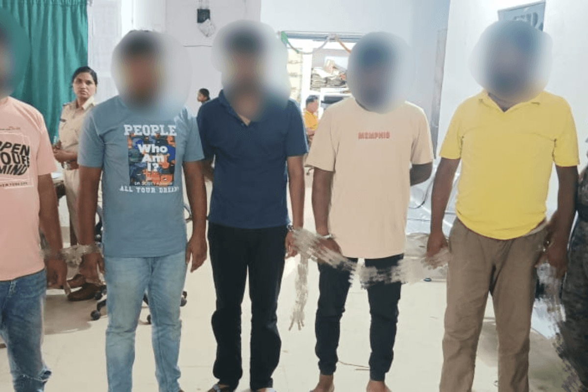 आरा में डांसरों के साथ शराब पार्टी पर पुलिस की बड़ी कार्रवाई, हथियार समेत 5 गिरफ्तार