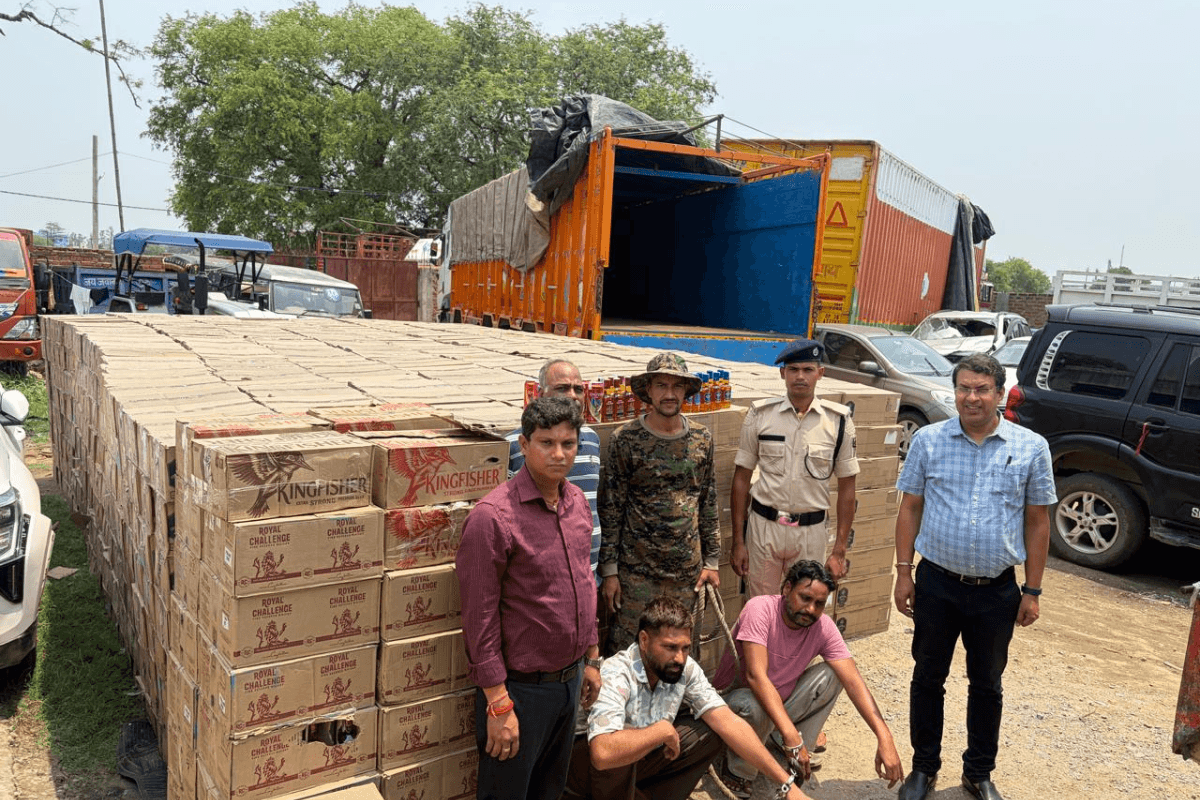 हरियाणा से बिहार लाई जा रही थी 11 हजार लीटर शराब की खेप, आरा में ट्रक समेत दो तस्कर गिरफ्तार