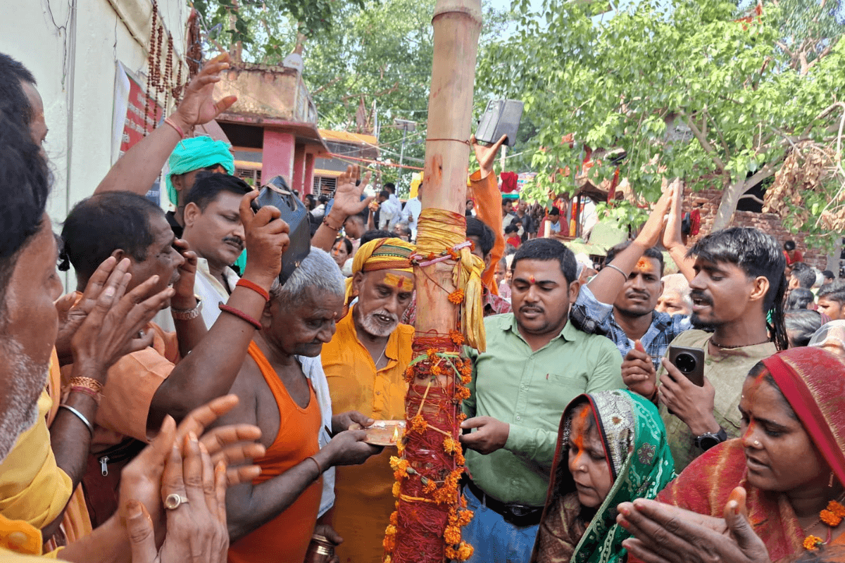 अरवल के मधुश्रवा में परंपरागत रूप से झंडा डोला कर मेले का हुआ समापन, अंतिम दिन उमड़ी श्रद्धालुओं की भारी भीड़