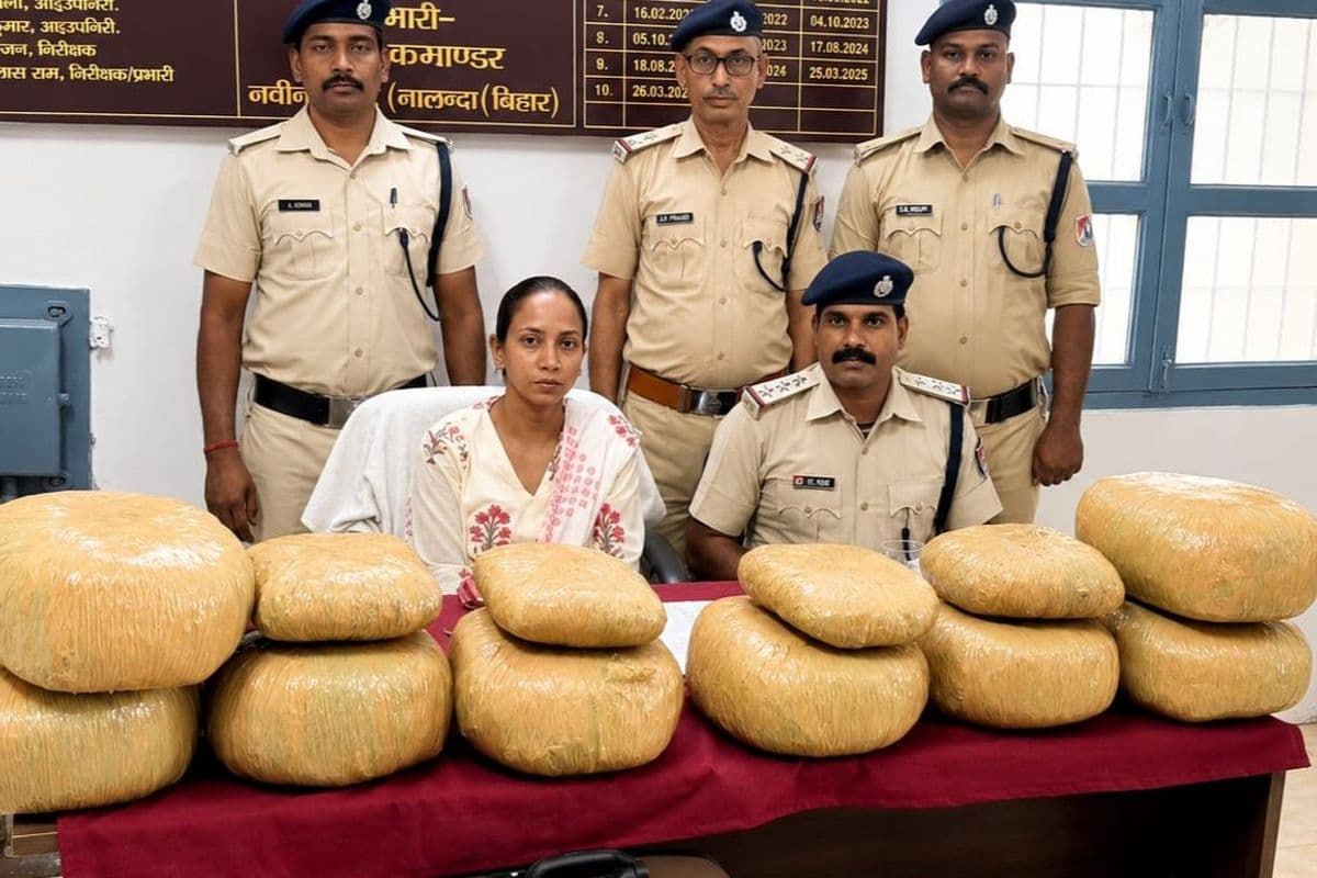 विशाखापट्टनम एक्सप्रेस से 29 किलो गांजा बरामद, कोच में मिले दो लावारिस बैग, 14.50 लाख रुपये की खेप जब्त