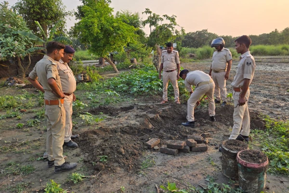 गोपालगंज में शराब माफियाओं के खिलाफ बड़ी कार्रवाई, 1000 लीटर अर्धनिर्मित शराब नष्ट
