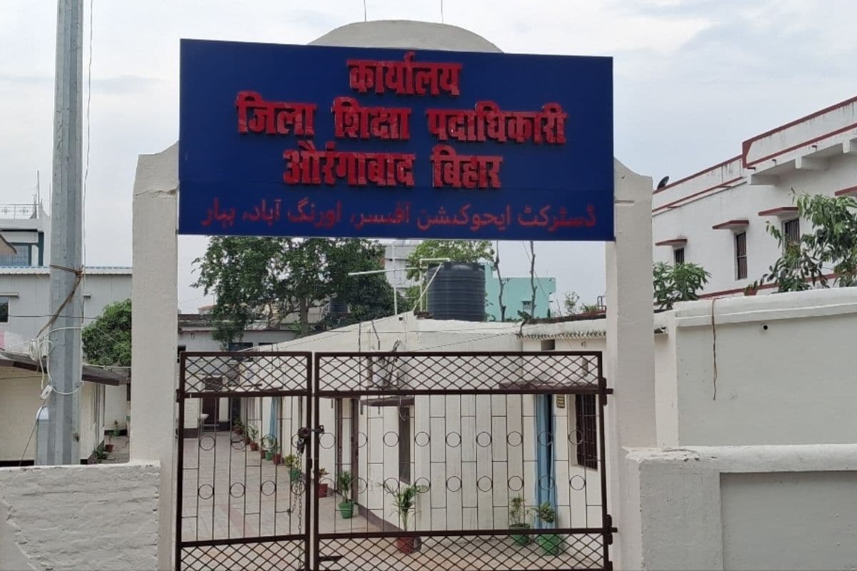 औरंगाबाद में ई-शिक्षाकोष ऐप पर 3301 गुरुजी दिखे 'लापता', वेतन रुकने और कार्रवाई की तलवार लटकी
