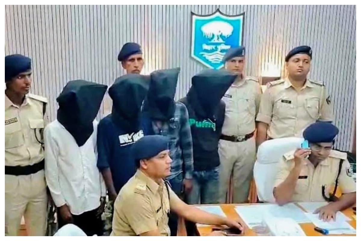 बेतिया में बड़ी वारदात की साजिश नाकाम,हथियार के साथ 7 शातिर बदमाश गिरफ्तार