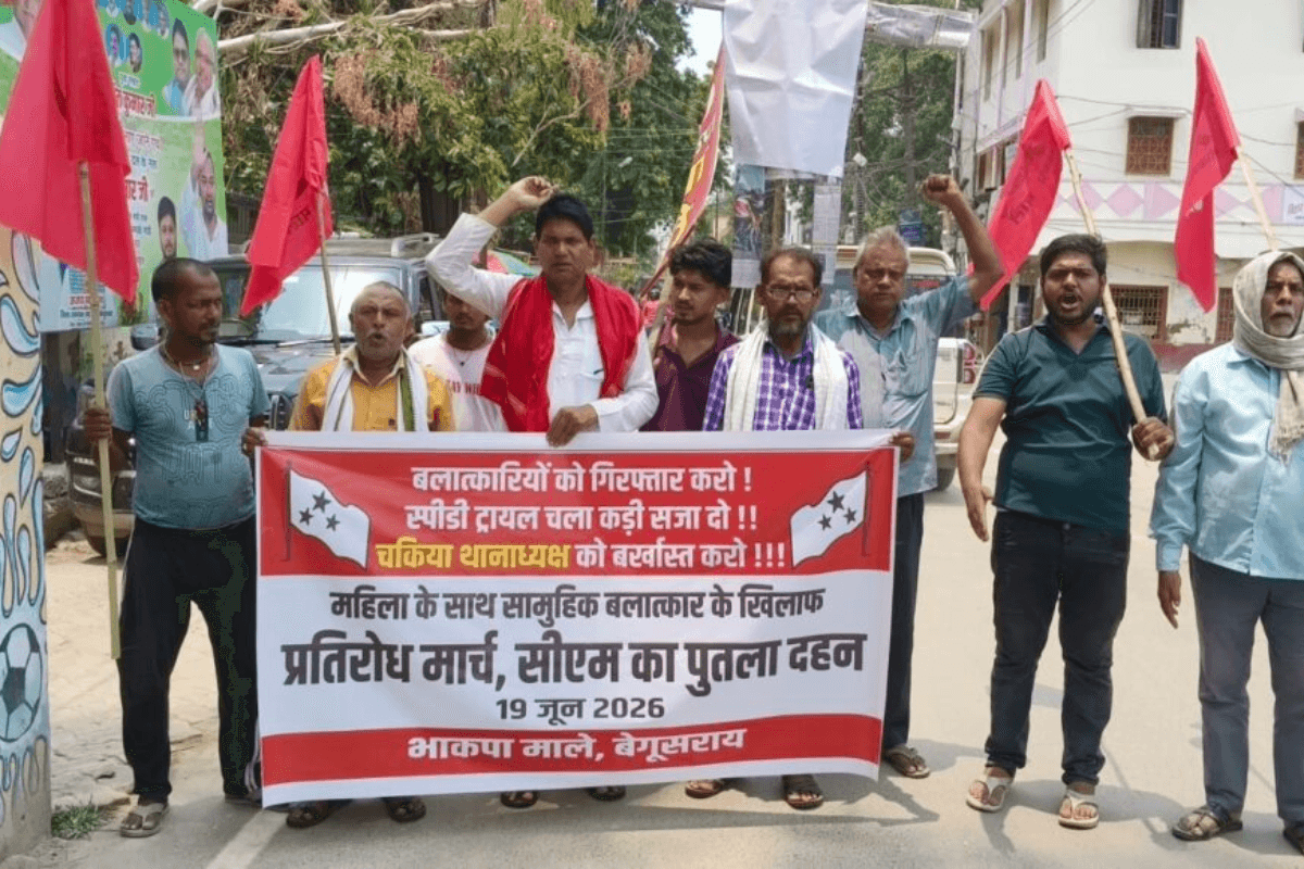 बेगूसराय दुष्कर्म मामला: पीड़िता को न्याय दिलाने के लिए सड़कों पर उतरे भाकपा माले कार्यकर्ता, मुख्यमंत्री का पुतला फूंका