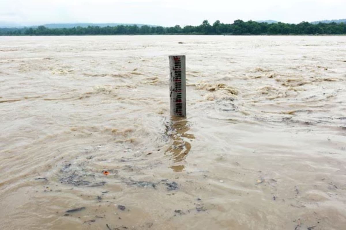 नेपाल में भारी बारिश से बिहार में खतरा, रौद्र रूप में कोसी नदी, जलस्तर बढ़ने से हाई अलर्ट
