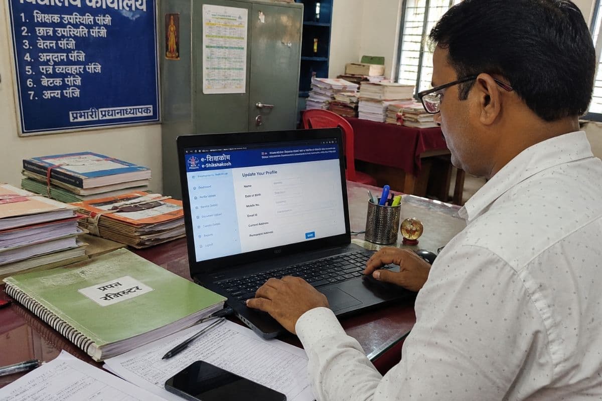 गया जी के 1398 शिक्षकों के लिए अल्टीमेटम, 24 घंटे में जानकारी अपडेट करें वरना नहीं मिलेगा वेतन