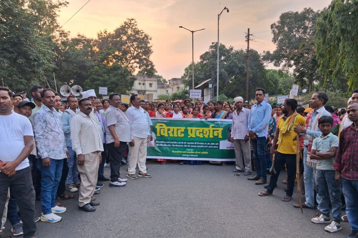 बोकारो : चंद्रपुरा पावर प्लांट में विस्थापितों और स्थानीय का जोरदार प्रदर्शन 