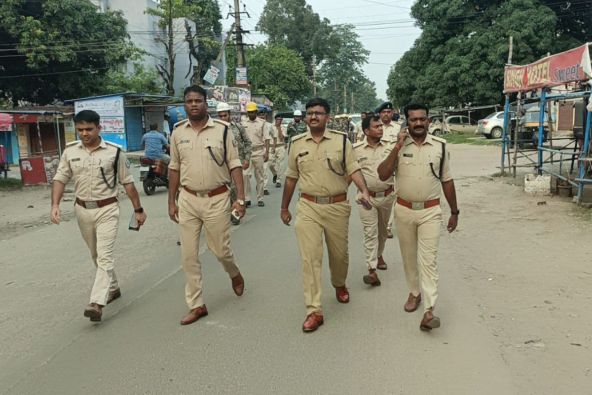 Bokaro: शांतिपूर्ण माहौल में मुहर्रम मनाने का निर्देश, पुलिस ने किया फ्लैग मार्च