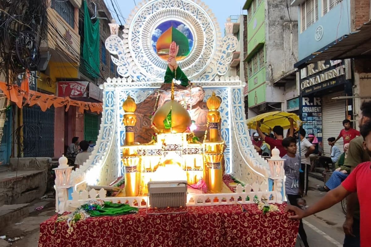 बक्सर में मुहर्रम पर उमड़ा जनसैलाब, यमुना चौक पर 107 ताजियों का हुआ मिलन