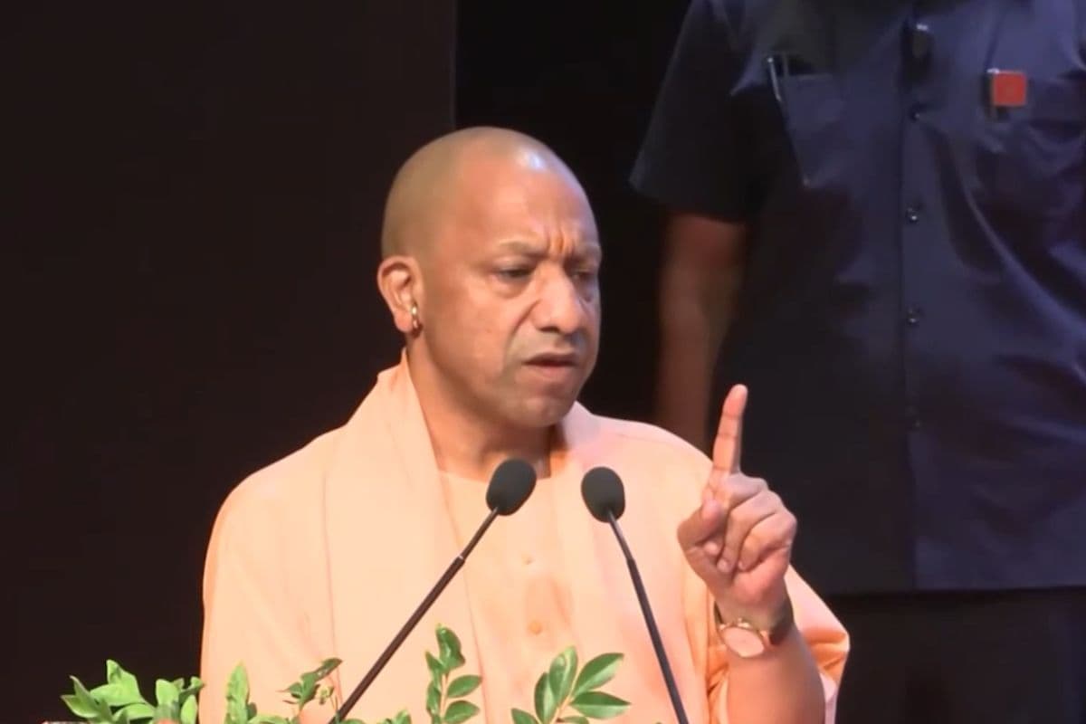 CM योगी का अखिलेश यादव पर बड़ा हमला, बोले- कांग्रेस संग मिलकर मुलायम की विरासत डुबो रही सपा