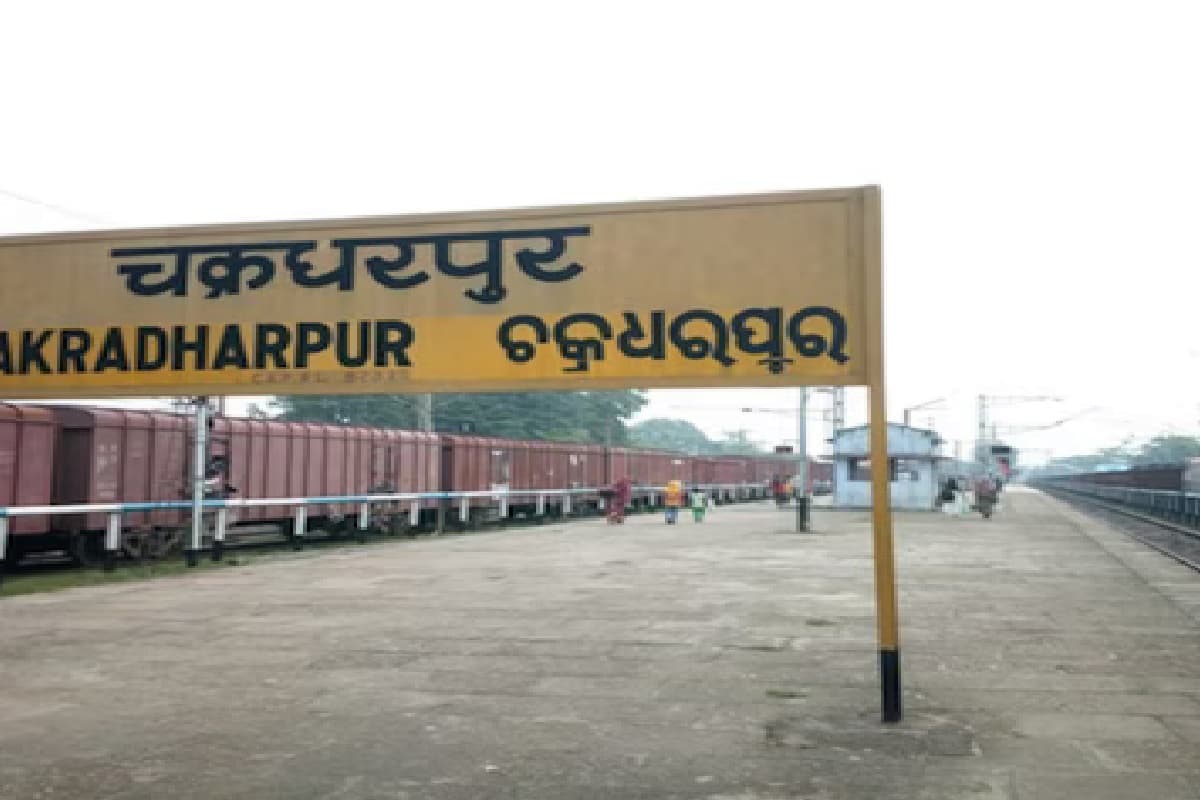 चक्रधरपुर रेलवे स्टेशन पर मानव तस्करी का पर्दाफाश, तमिलनाडु भेजी जा रहीं दो नाबालिग मुक्त