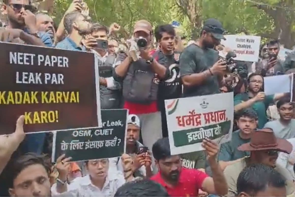 कॉकरोच जनता पार्टी का जंतर-मंतर पर प्रदर्शन जारी, सोनम वांगचुक भी होंगे शामिल; शिक्षा मंत्री से इस्तीफे की मांग