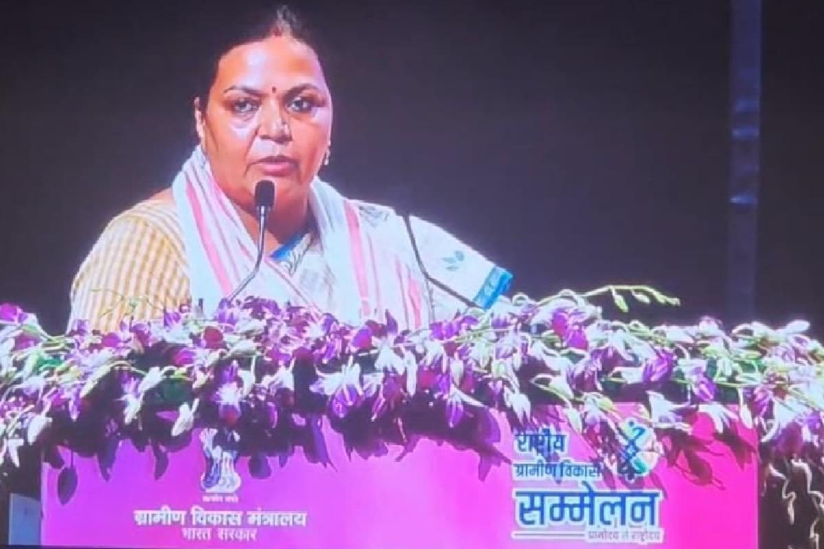 पीएम आवास योजना की बढ़ेगी रकम, झारखंड की मंत्री दीपिका पांडेय सिंह ने केंद्र के सामने रखी मांग