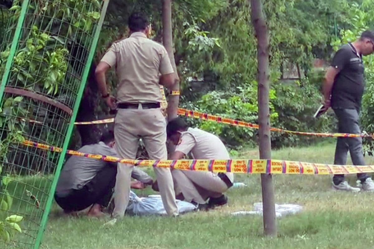 150 रुपये के लिए ले ली जान! दिल्ली में युवक पर चाकू से ताबड़तोड़ वार
